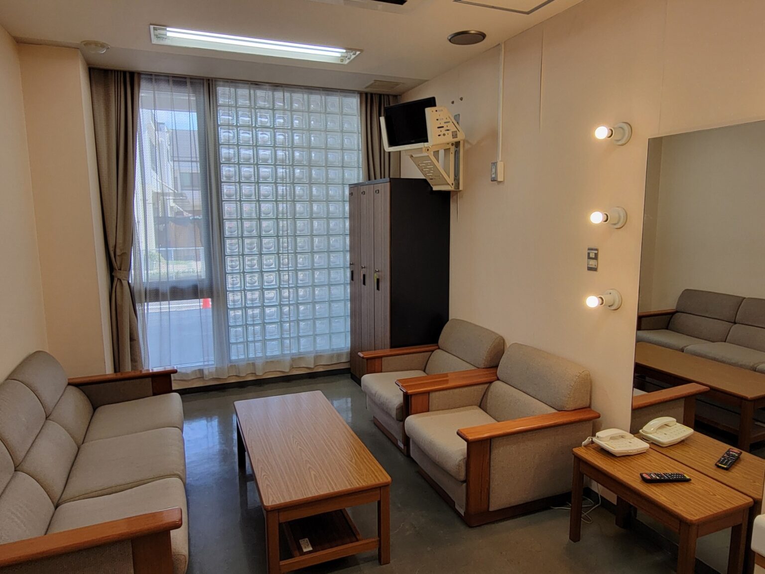 草津アミカホール　楽屋１